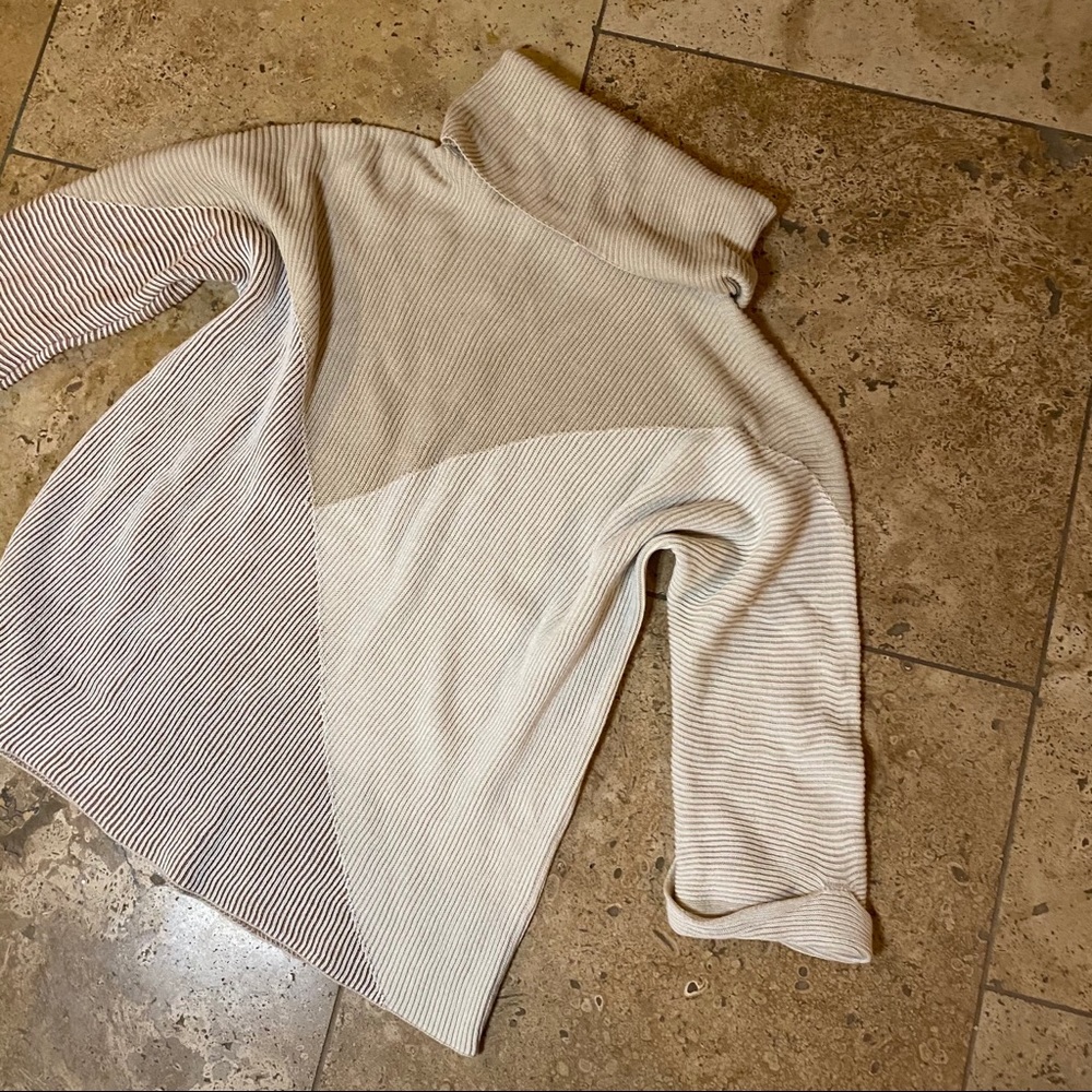 Color Block Sweater - Picture 10 of 12